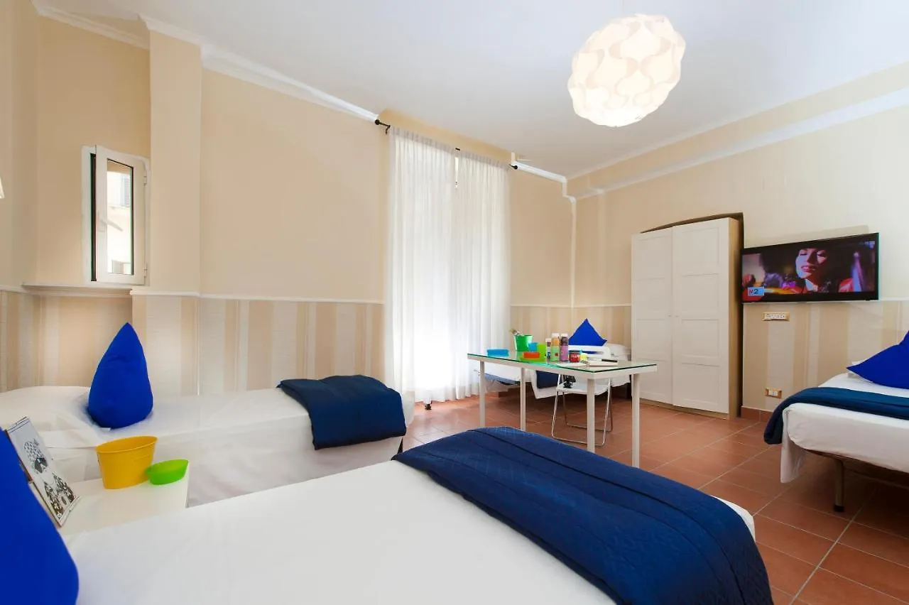 רומא Budget Rooms Des Arts 0*,
