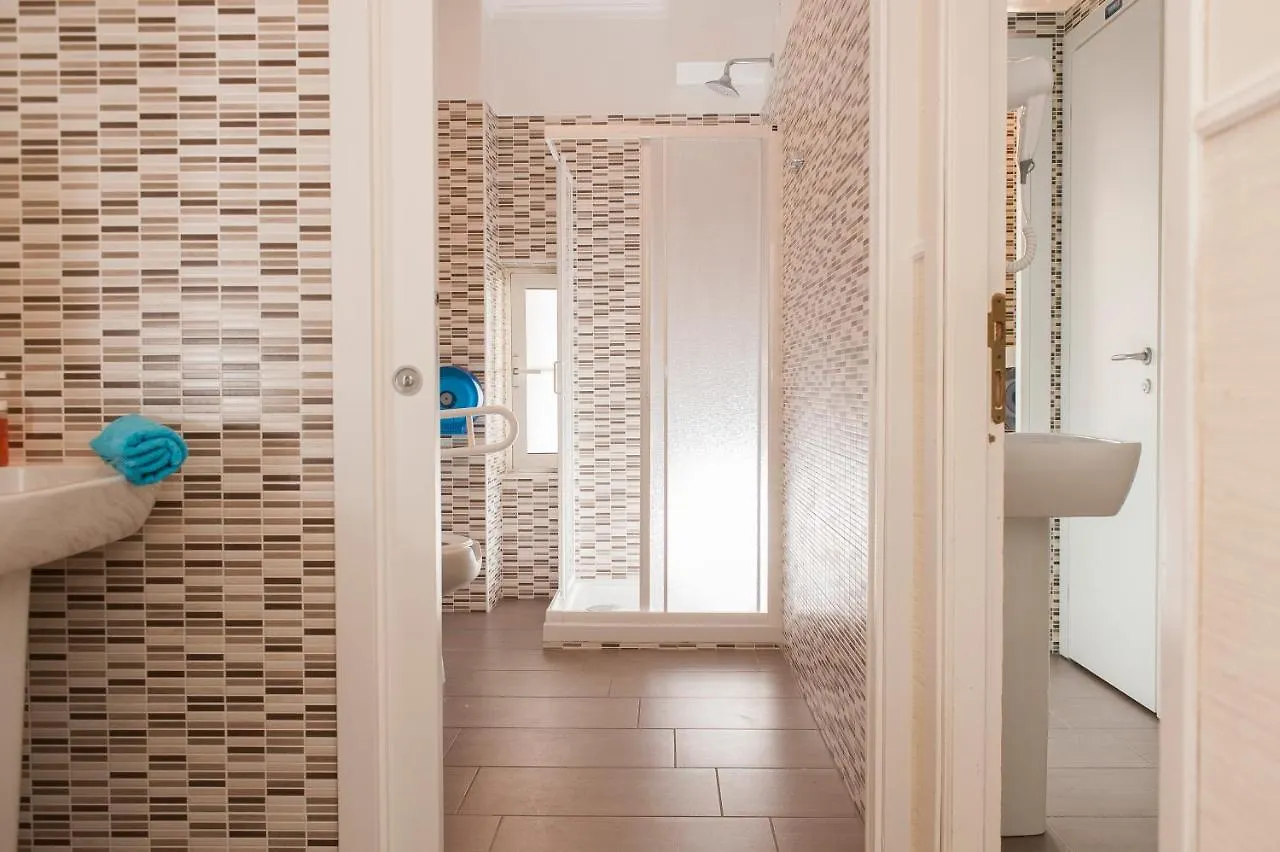 Budget Rooms Des Arts 0*, Rome Italy