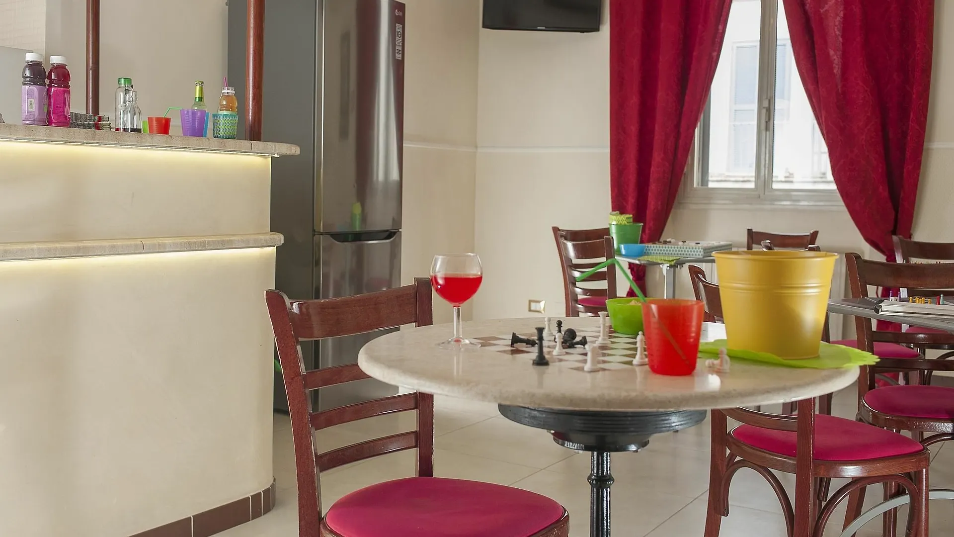 Budget Rooms Des Arts Hostel