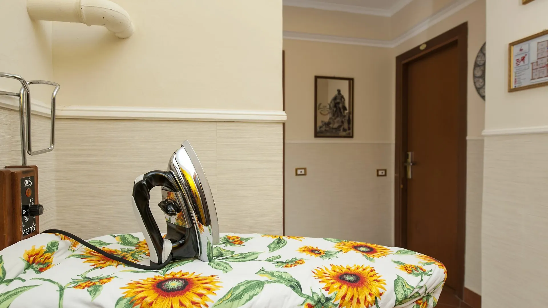 Budget Rooms Des Arts 0*, Rome Italy