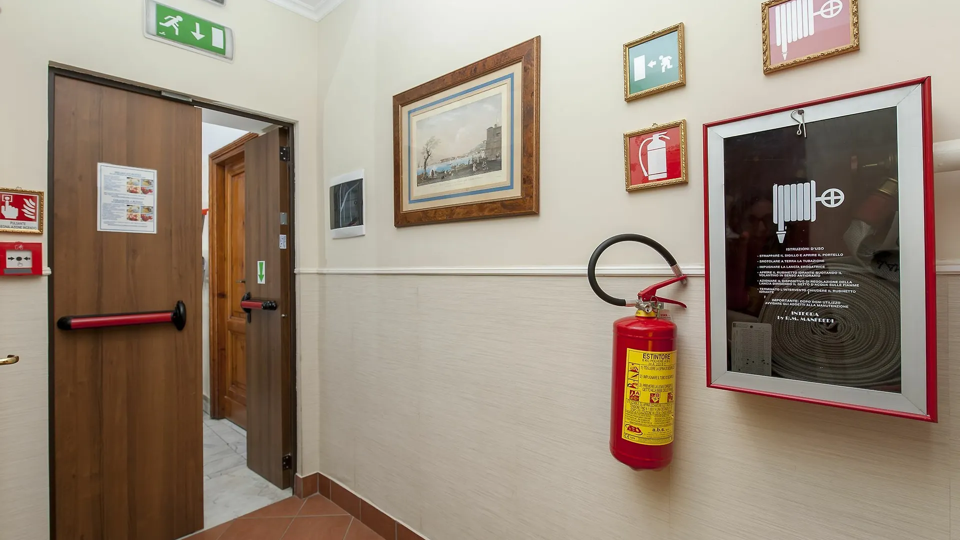 Hostel Budget Rooms Des Arts Italy