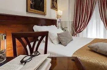 Hostel Budget Rooms Des Arts Italy